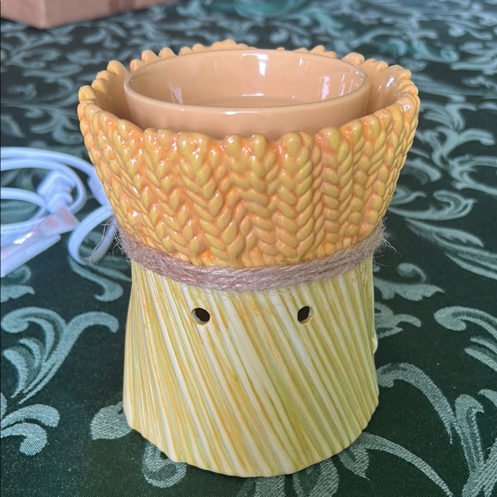 Scentsy “Greatful Harvest” large Wax warmer Fall Thanksgiving farm house